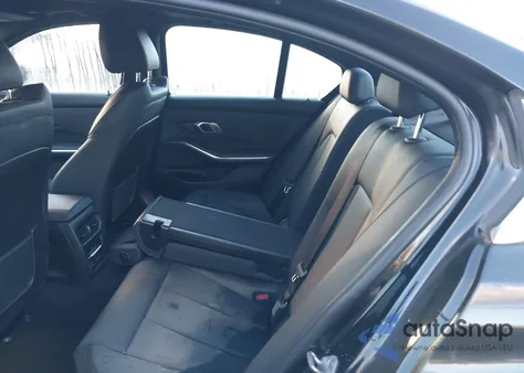 2021 BMW 330I xDrive z USA, uszkodzony, nr VIN 3MW5R7J04M8B91479